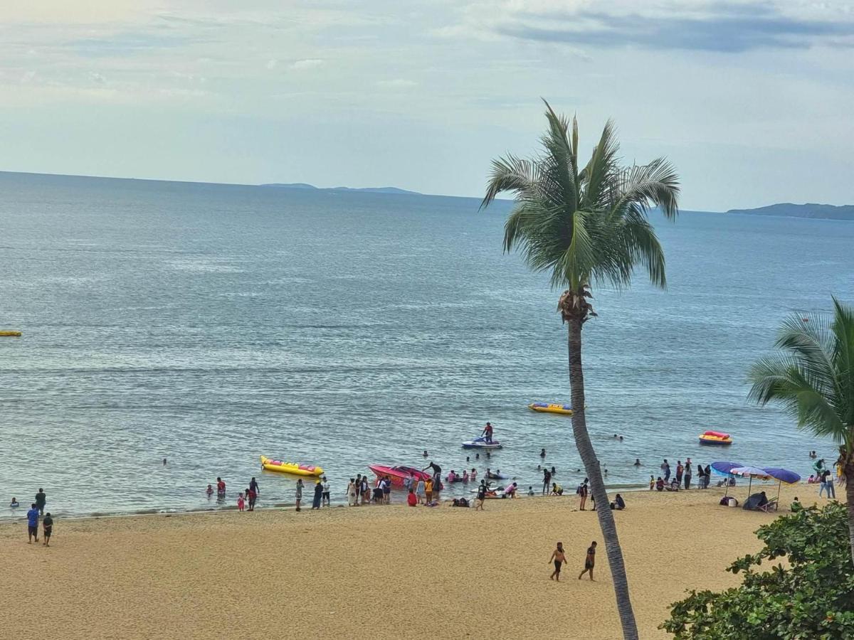 Happy Jomtien - Beachfront Bagian luar foto